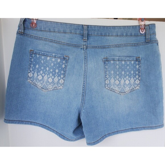 Bit & Bridle Jean Shorts Sz 16 Geometric Design Light Wash Denim Western Cowgirl - Picture 2 of 12